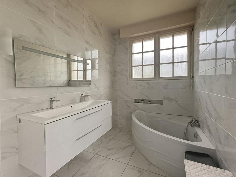 Maison - 196 m² - 7 pièces