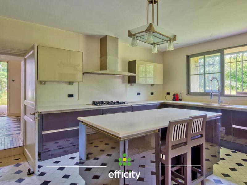 Demeure - 750 m² - 13 pièces