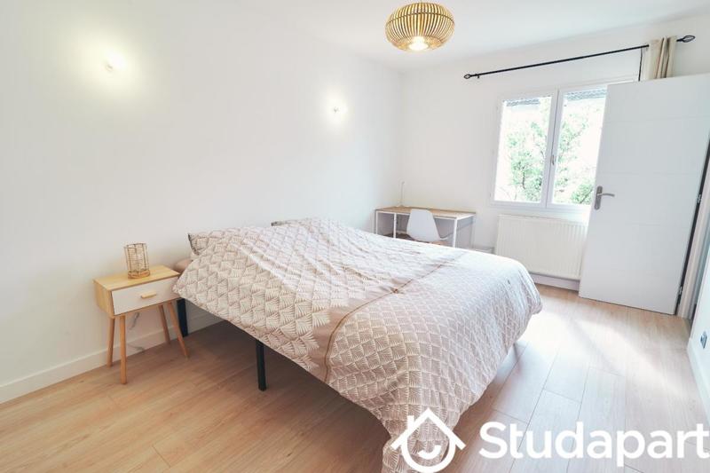 Chambre - 13 m² - 1 pièce