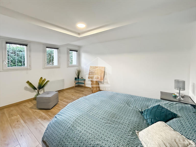 Maison - 222 m² - 10 pièces