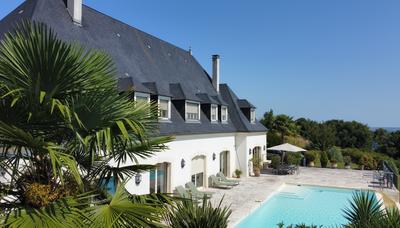 Maison - 396 m² - 9 pièces