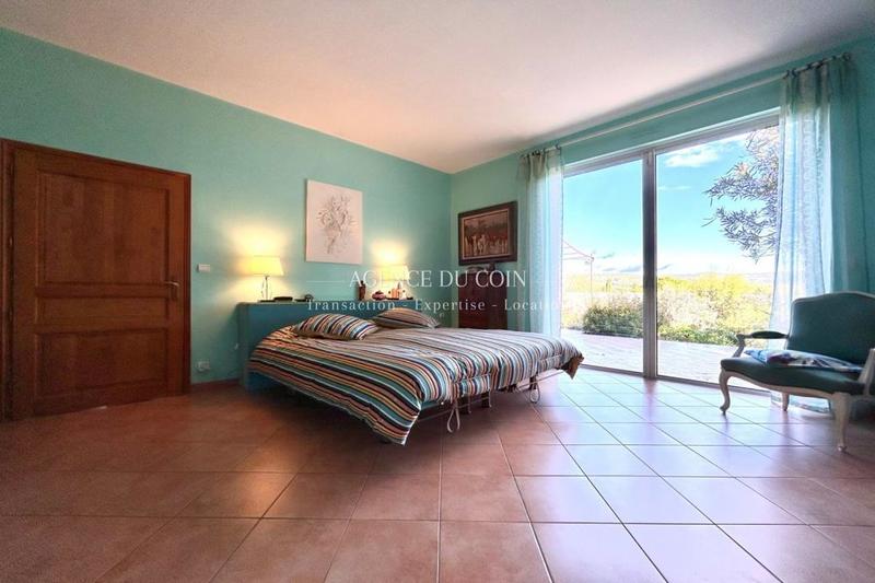 Propriété - 350 m² - 10 pièces