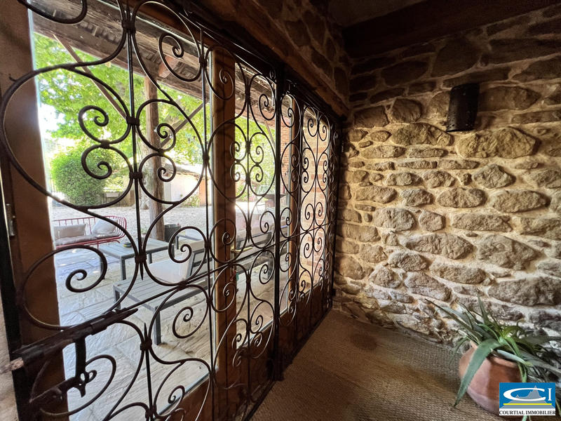 Maison - 202 m² - 7 pièces