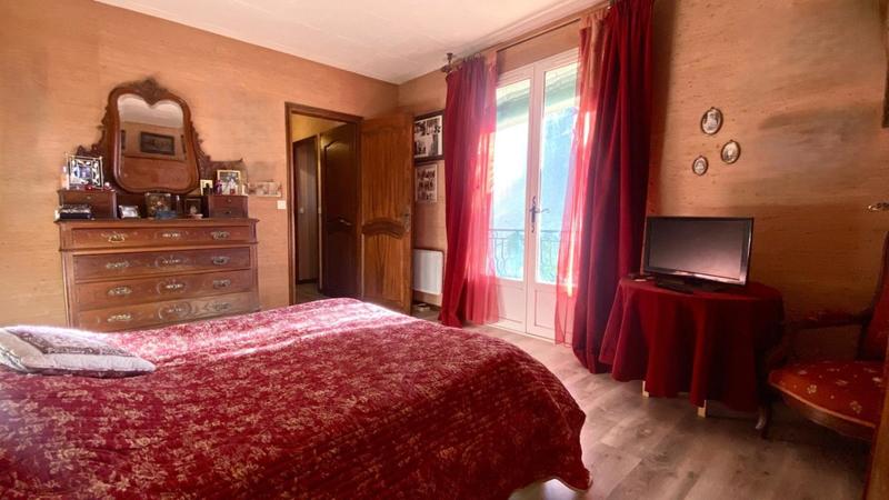 Maison traditionnelle - 236 m² - 8 pièces