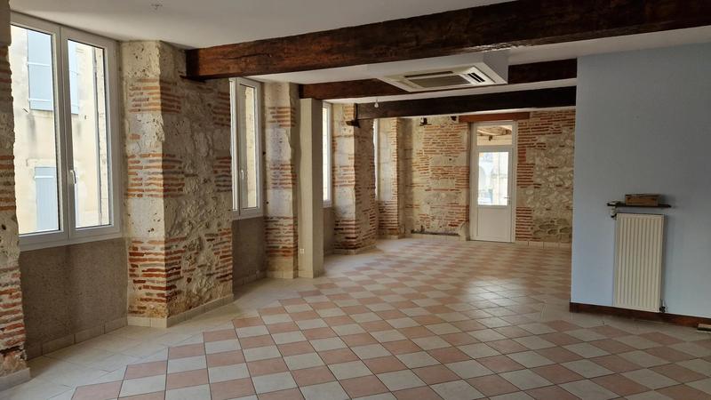 Maison de village - 370 m² - 10 pièces