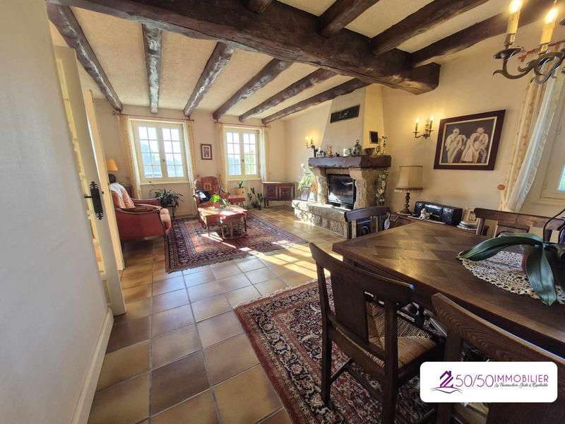 Maison traditionnelle - 142 m² - 7 pièces