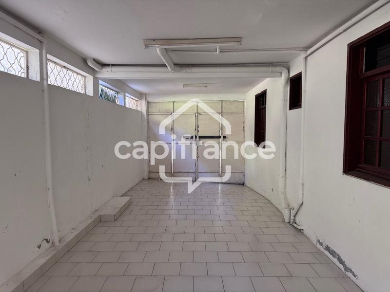 Maison - 280 m² - 10 pièces