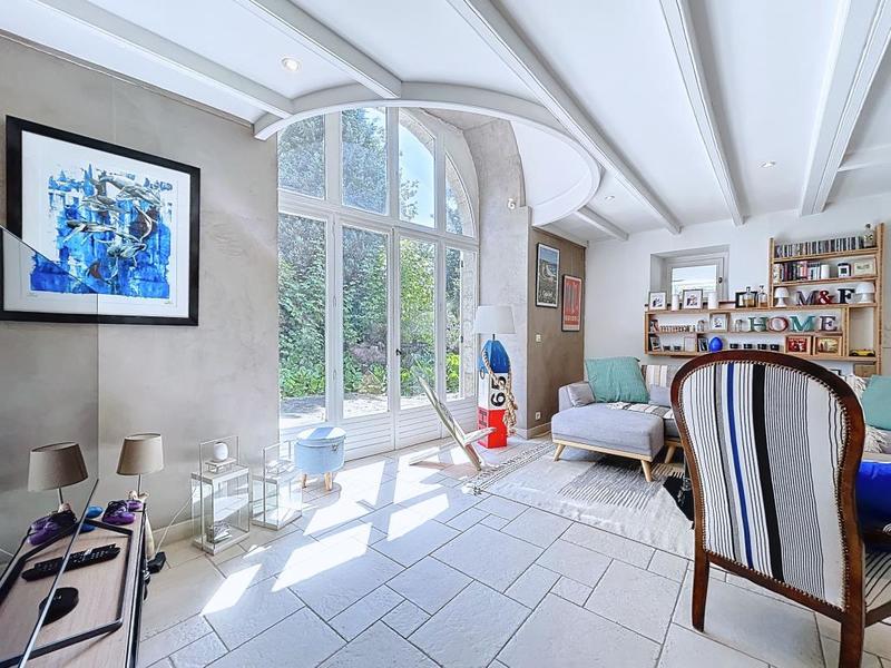 Maison - 221 m² - 6 pièces