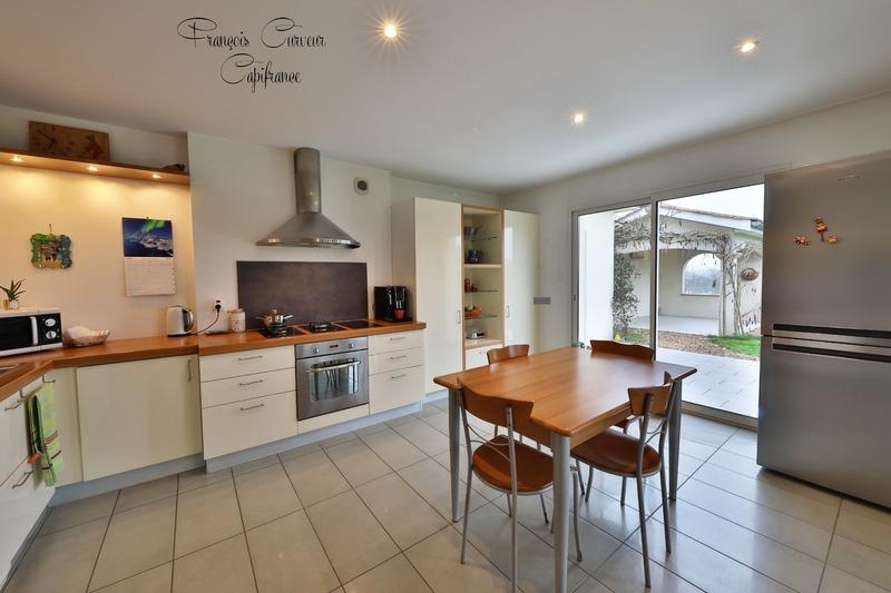 Maison - 210 m² - 6 pièces