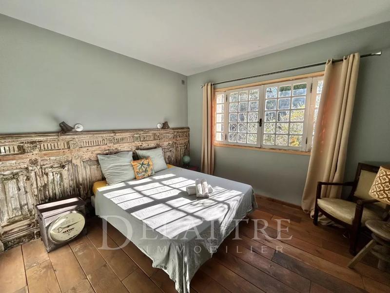 Villa - 230 m² - 10 pièces