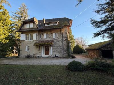 Maison - 236 m² - 8 pièces
