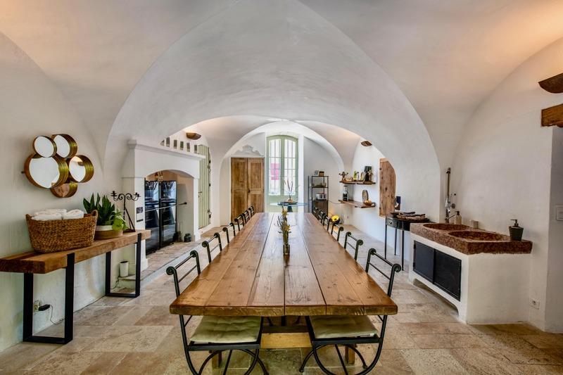 Maison - 440 m² - 12 pièces