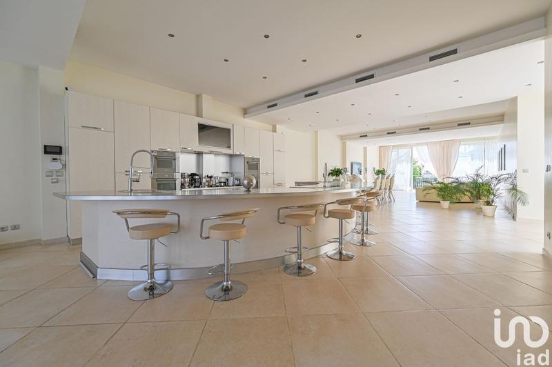 Maison - 421 m² - 5 pièces