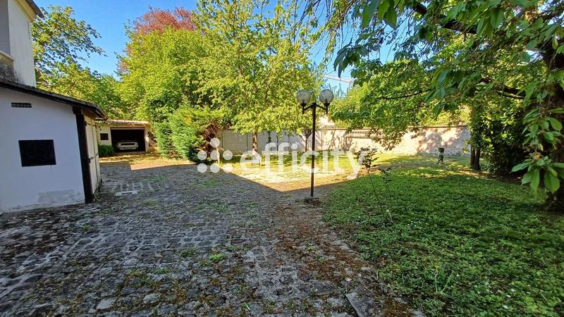 Maison - 289 m² - 8 pièces