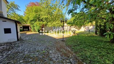 Maison - 289 m² - 8 pièces