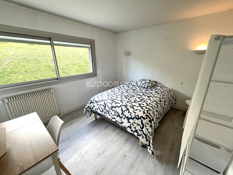 Chambre - 77 m² - 5 pièces