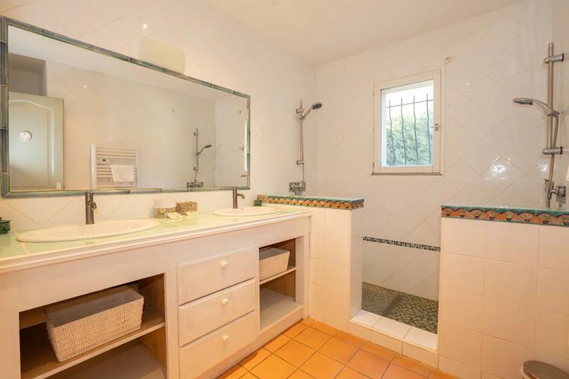 Maison - 225 m² - 8 pièces