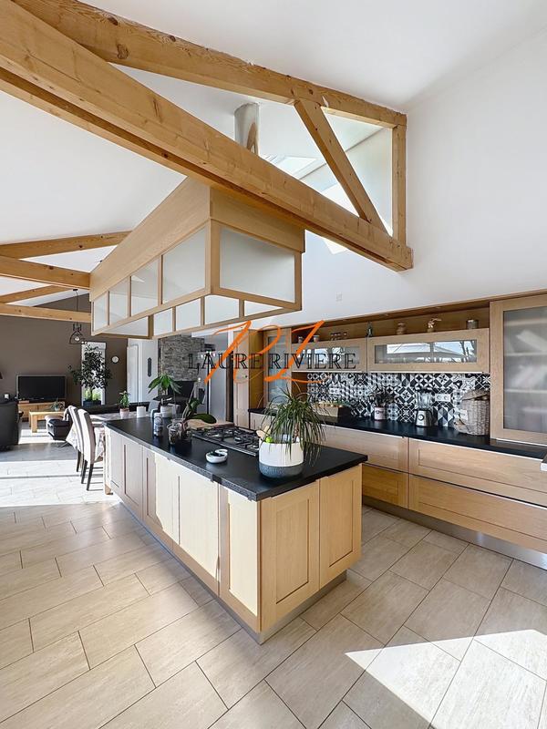 Maison - 315 m² - 8 pièces