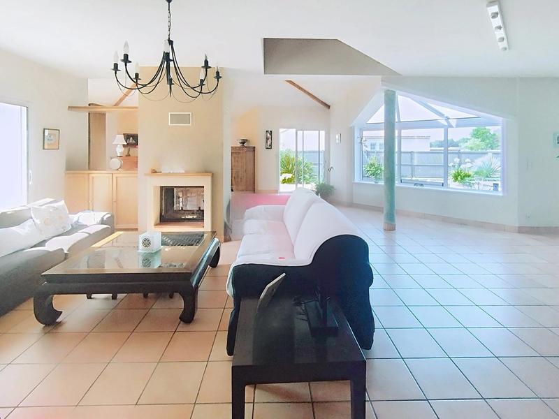 Maison - 237 m² - 10 pièces