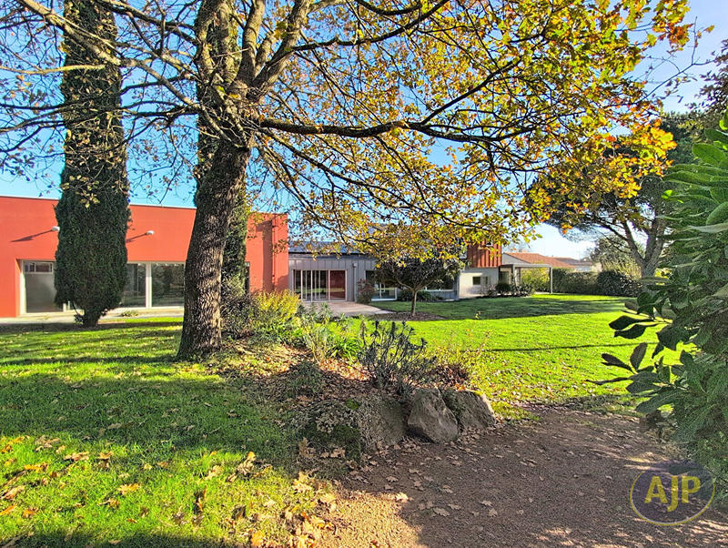 Maison - 394 m² - 15 pièces