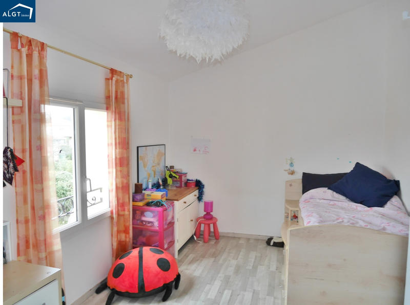 Villa - 192 m² - 8 pièces