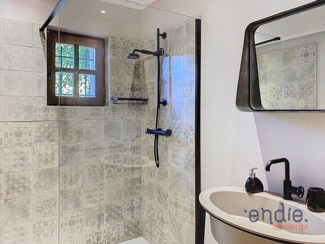 Maison - 258 m² - 7 pièces