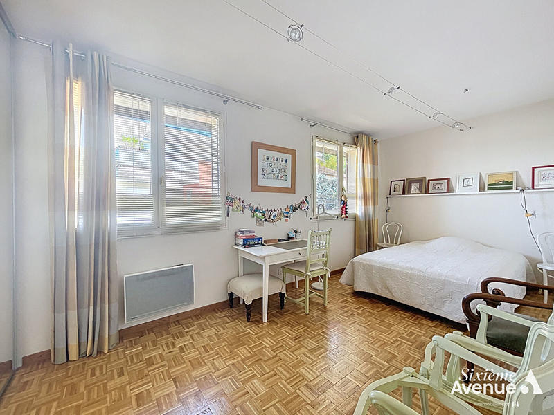 Maison - 186 m² - 8 pièces