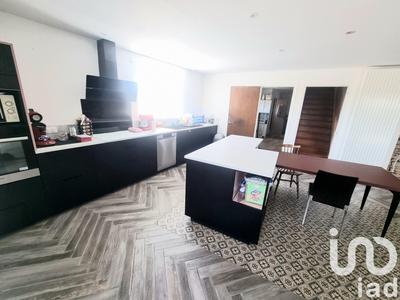 Maison - 280 m² - 11 pièces