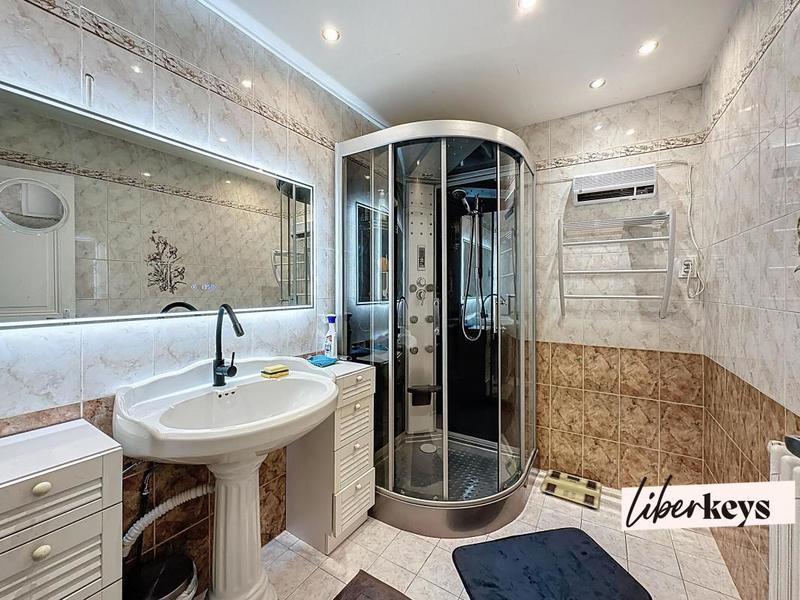 Propriété - 145 m² - 5 pièces