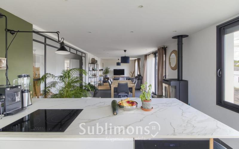 Maison - 235 m² - 9 pièces