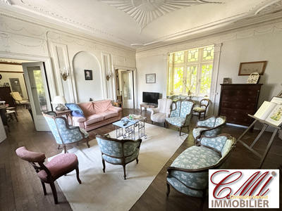 Maison - 405 m² - 12 pièces