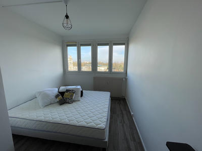 Appartement - 80 m² - 5 pièces