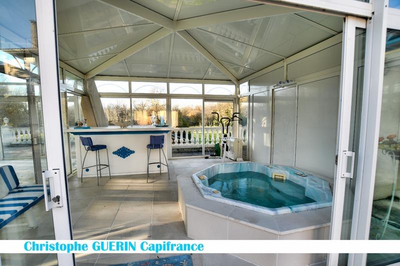 Maison - 250 m² - 8 pièces