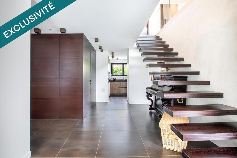 Maison - 240 m² - 10 pièces