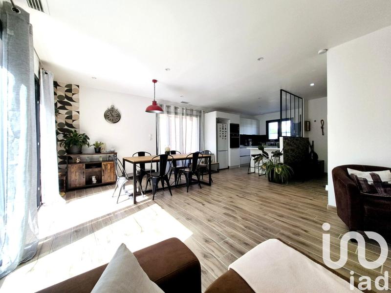 Maison - 99 m² - 5 pièces