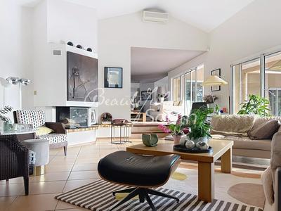 Villa - 354 m² - 6 pièces