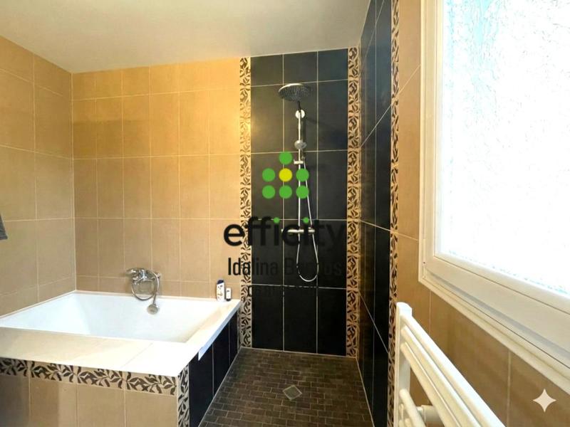 Pavillon - 267 m² - 10 pièces