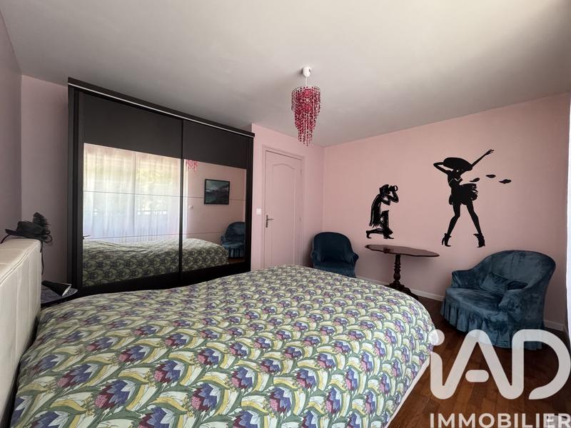 Maison - 245 m² - 9 pièces