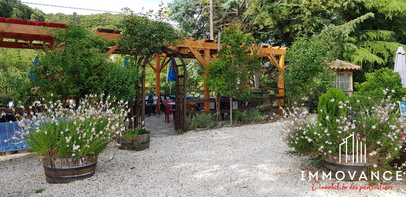 Maison - 230 m² - 7 pièces