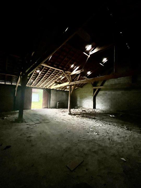 Grange - 200 m² - 1 pièce