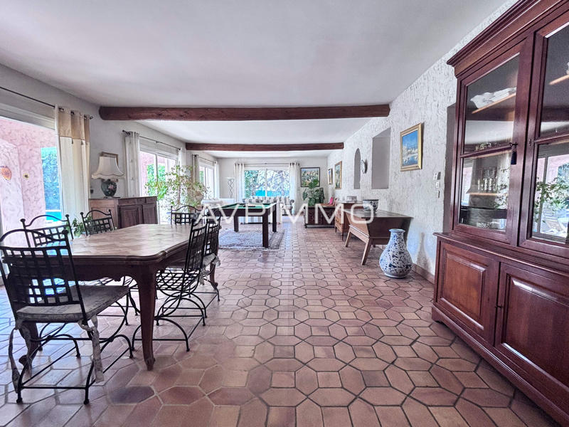 Villa - 328 m² - 7 pièces