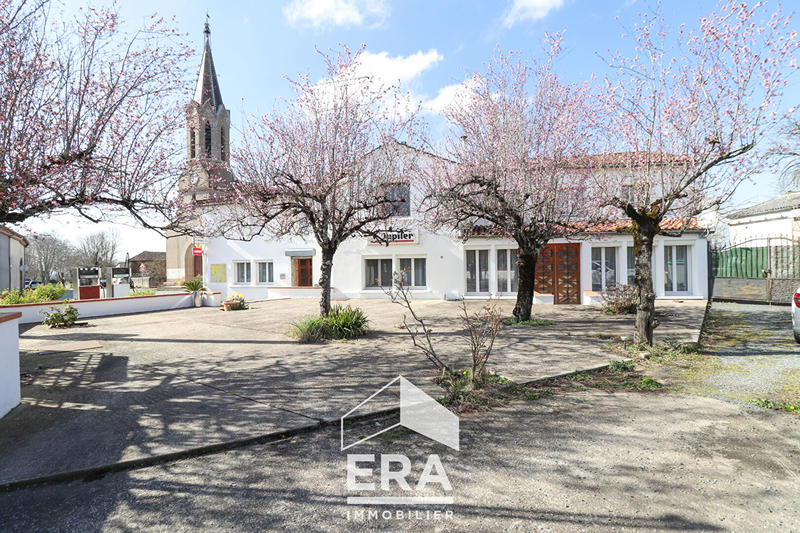 Maison - 285 m² - 10 pièces