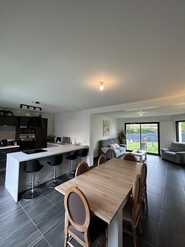 Maison - 121 m² - 6 pièces