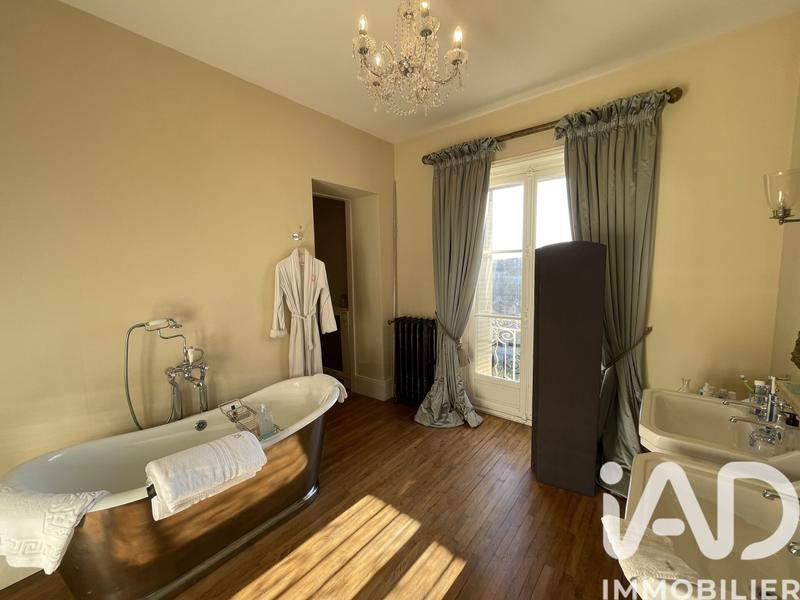 Maison - 470 m² - 13 pièces