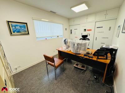 Local d'activités - 139 m² - 8 pièces