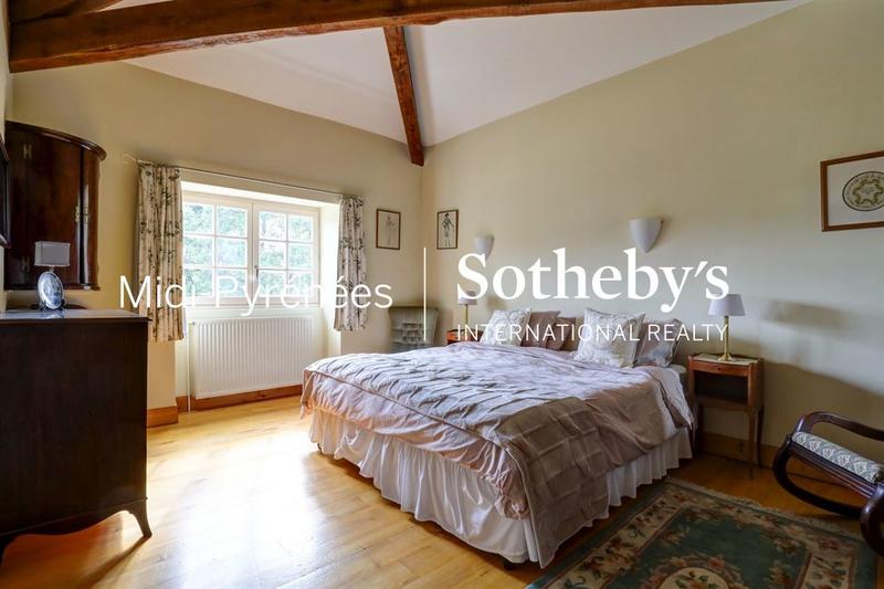 Maison - 288 m² - 12 pièces