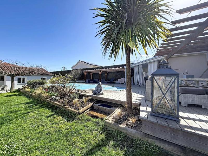 Maison - 194 m² - 6 pièces