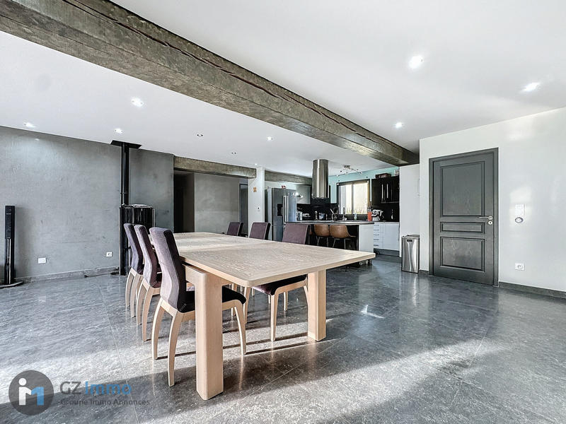 Maison - 214 m² - 7 pièces