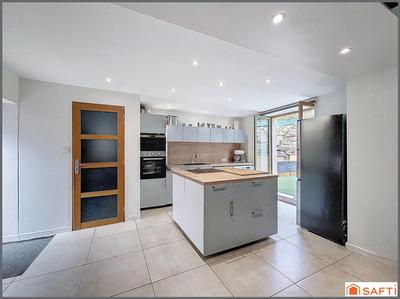 Maison - 98 m² - 4 pièces