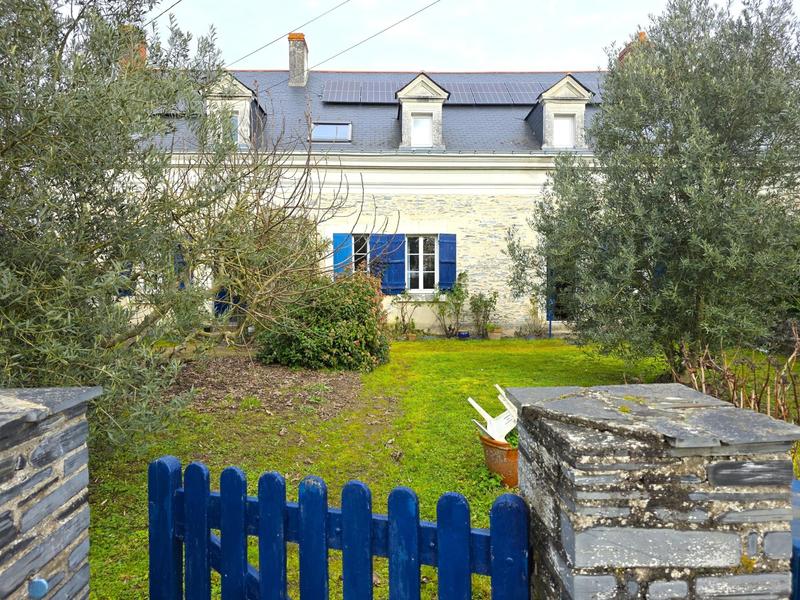 Maison - 303 m² - 12 pièces